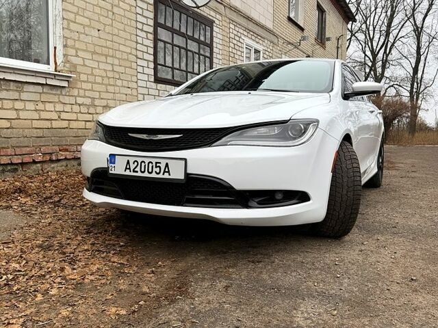 Белый Крайслер 200, объемом двигателя 3.6 л и пробегом 166 тыс. км за 12000 $, фото 1 на Automoto.ua