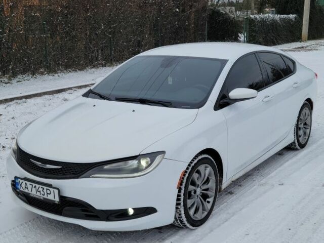 Белый Крайслер 200, объемом двигателя 2.4 л и пробегом 165 тыс. км за 9311 $, фото 1 на Automoto.ua