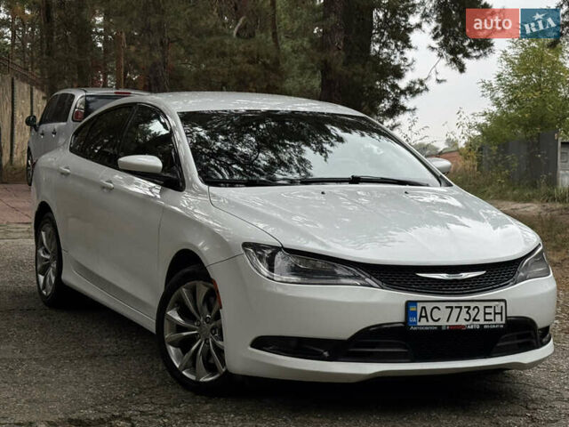 Белый Крайслер 200, объемом двигателя 2.36 л и пробегом 205 тыс. км за 8300 $, фото 1 на Automoto.ua