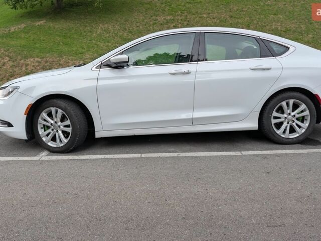 Белый Крайслер 200, объемом двигателя 2.36 л и пробегом 270 тыс. км за 7950 $, фото 1 на Automoto.ua