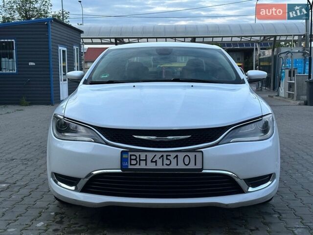 Білий Крайслер 200, об'ємом двигуна 2.36 л та пробігом 225 тис. км за 8700 $, фото 1 на Automoto.ua