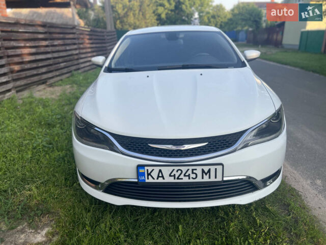 Білий Крайслер 200, об'ємом двигуна 2.36 л та пробігом 289 тис. км за 8999 $, фото 1 на Automoto.ua
