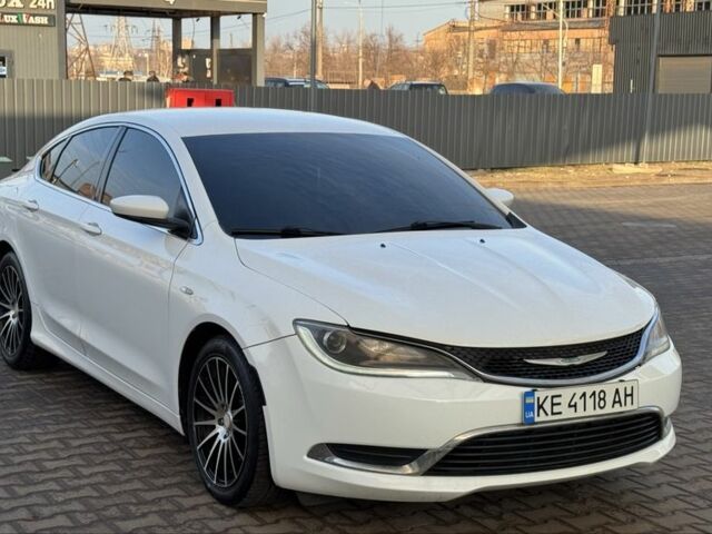 Білий Крайслер 200, об'ємом двигуна 2.4 л та пробігом 250 тис. км за 8700 $, фото 1 на Automoto.ua
