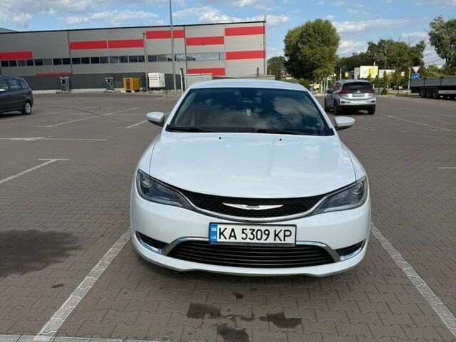 Білий Крайслер 200, об'ємом двигуна 2.36 л та пробігом 132 тис. км за 9000 $, фото 1 на Automoto.ua