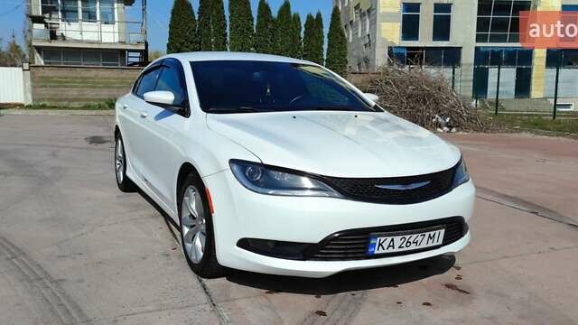 Белый Крайслер 200, объемом двигателя 3.6 л и пробегом 202 тыс. км за 12500 $, фото 1 на Automoto.ua