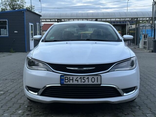 Белый Крайслер 200, объемом двигателя 2.4 л и пробегом 225 тыс. км за 8700 $, фото 1 на Automoto.ua