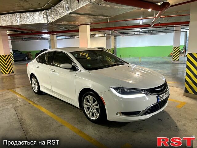 Белый Крайслер 200, объемом двигателя 2.4 л и пробегом 280 тыс. км за 7900 $, фото 1 на Automoto.ua