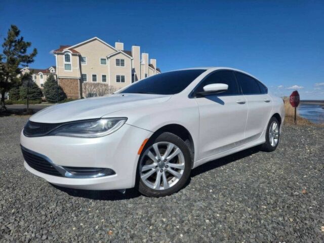 Белый Крайслер 200, объемом двигателя 2.4 л и пробегом 79 тыс. км за 1100 $, фото 1 на Automoto.ua