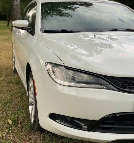 Белый Крайслер 200, объемом двигателя 2.4 л и пробегом 242 тыс. км за 10999 $, фото 1 на Automoto.ua