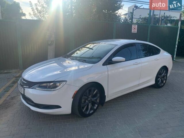 Білий Крайслер 200, об'ємом двигуна 2.4 л та пробігом 130 тис. км за 11500 $, фото 1 на Automoto.ua