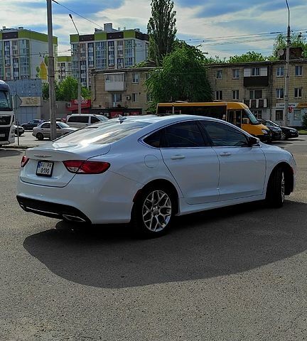 Белый Крайслер 200, объемом двигателя 3.6 л и пробегом 112 тыс. км за 14500 $, фото 1 на Automoto.ua