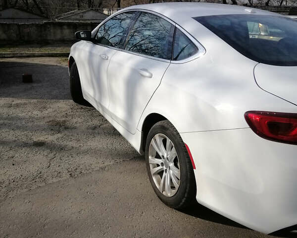 Белый Крайслер 200, объемом двигателя 2.4 л и пробегом 226 тыс. км за 11200 $, фото 1 на Automoto.ua