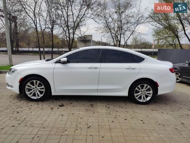 Белый Крайслер 200, объемом двигателя 2.4 л и пробегом 72 тыс. км за 12200 $, фото 1 на Automoto.ua