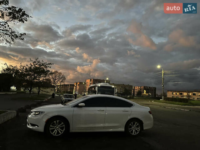 Белый Крайслер 200, объемом двигателя 2.36 л и пробегом 271 тыс. км за 9800 $, фото 1 на Automoto.ua