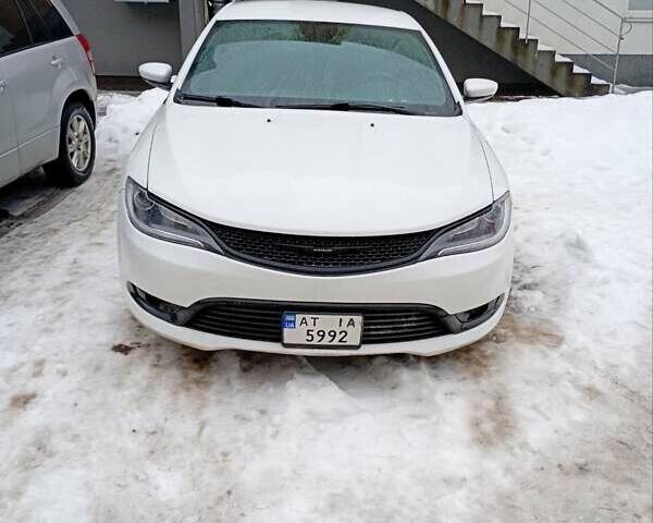 Білий Крайслер 200, об'ємом двигуна 2.36 л та пробігом 151 тис. км за 9500 $, фото 1 на Automoto.ua