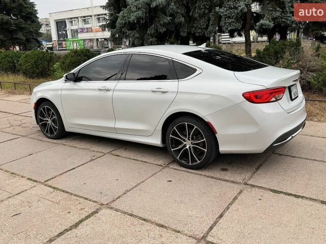 Белый Крайслер 200, объемом двигателя 2.36 л и пробегом 186 тыс. км за 11000 $, фото 1 на Automoto.ua