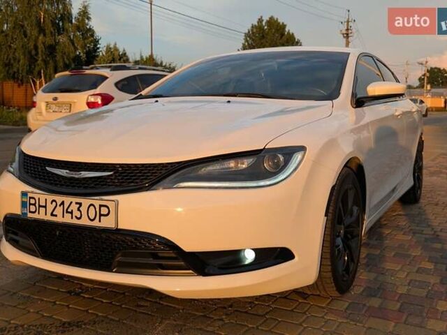 Белый Крайслер 200, объемом двигателя 3.6 л и пробегом 145 тыс. км за 11600 $, фото 1 на Automoto.ua