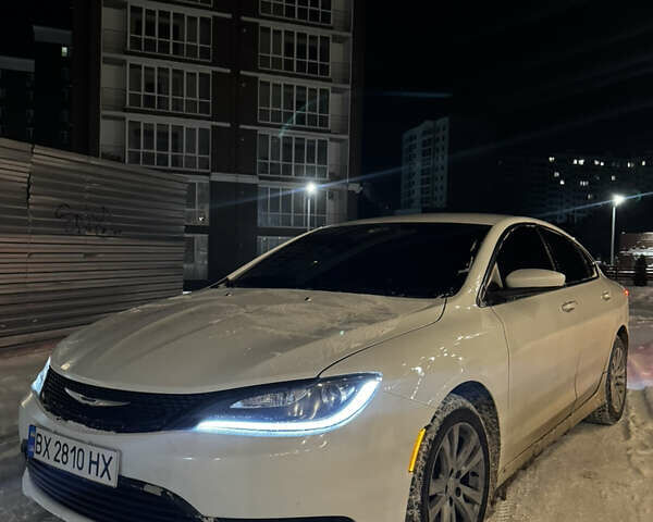 Белый Крайслер 200, объемом двигателя 2.36 л и пробегом 136 тыс. км за 7799 $, фото 1 на Automoto.ua