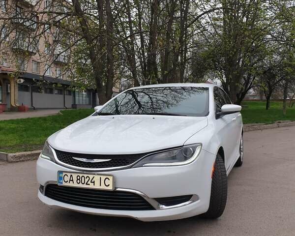 Білий Крайслер 200, об'ємом двигуна 2.36 л та пробігом 185 тис. км за 10500 $, фото 1 на Automoto.ua