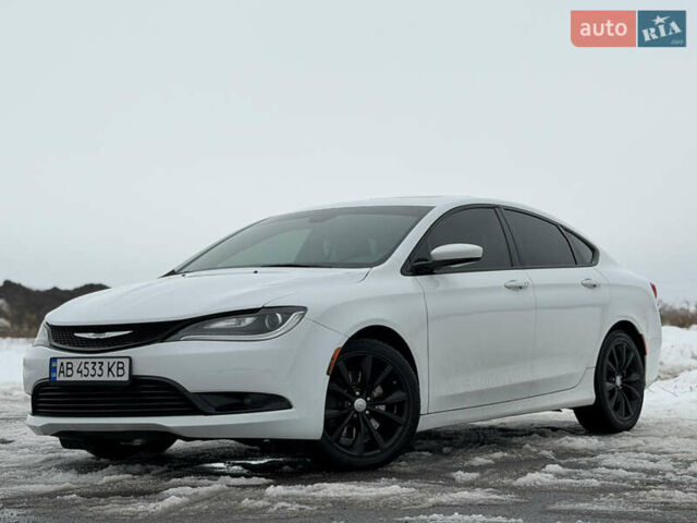 Белый Крайслер 200, объемом двигателя 3.61 л и пробегом 191 тыс. км за 9699 $, фото 1 на Automoto.ua