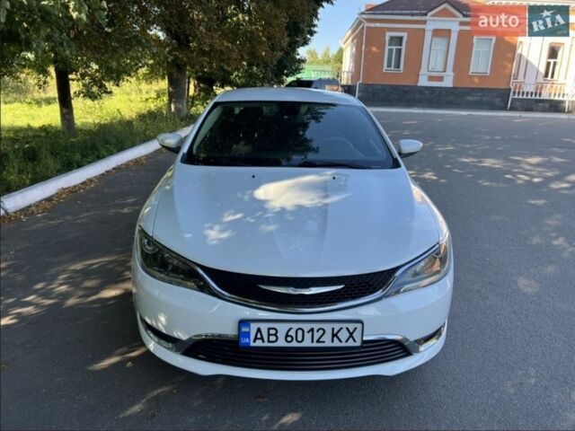 Белый Крайслер 200, объемом двигателя 2.4 л и пробегом 101 тыс. км за 11200 $, фото 1 на Automoto.ua