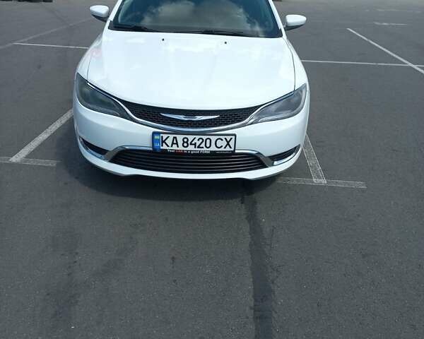 Білий Крайслер 200, об'ємом двигуна 2.36 л та пробігом 178 тис. км за 11200 $, фото 1 на Automoto.ua