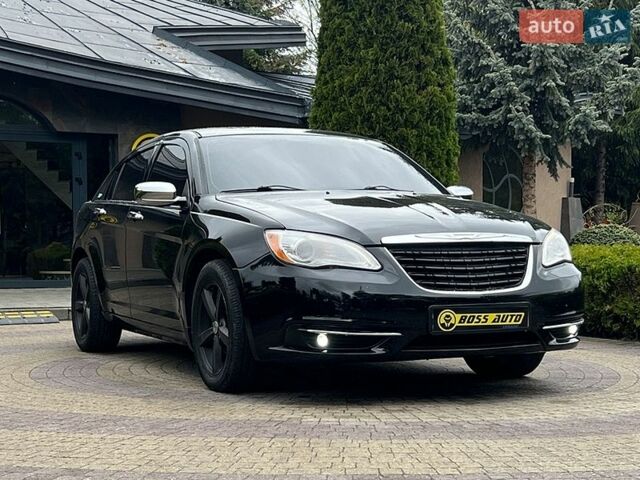 Черный Крайслер 200, объемом двигателя 3.61 л и пробегом 58 тыс. км за 9750 $, фото 1 на Automoto.ua