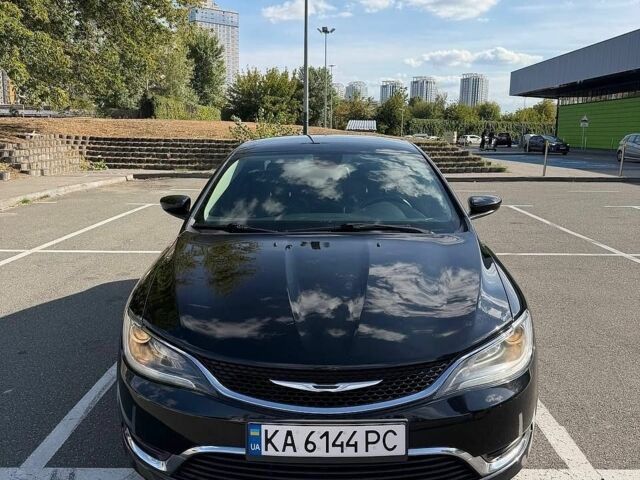 Черный Крайслер 200, объемом двигателя 2.36 л и пробегом 167 тыс. км за 10700 $, фото 1 на Automoto.ua
