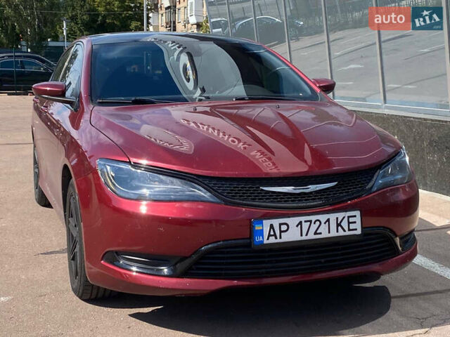 Красный Крайслер 200, объемом двигателя 2.4 л и пробегом 177 тыс. км за 10700 $, фото 1 на Automoto.ua