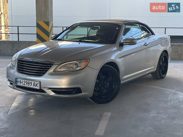 Серый Крайслер 200, объемом двигателя 2.4 л и пробегом 152 тыс. км за 9500 $, фото 1 на Automoto.ua