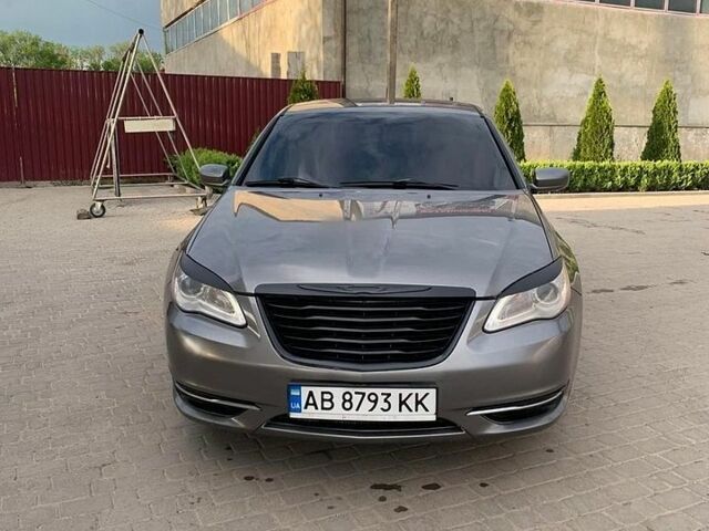 Сірий Крайслер 200, об'ємом двигуна 2.36 л та пробігом 320 тис. км за 6200 $, фото 1 на Automoto.ua