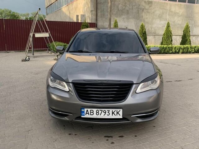 Сірий Крайслер 200, об'ємом двигуна 2.4 л та пробігом 180 тис. км за 6273 $, фото 1 на Automoto.ua