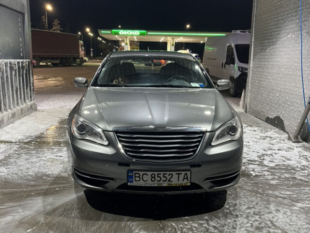 Серый Крайслер 200, объемом двигателя 2.36 л и пробегом 240 тыс. км за 6900 $, фото 1 на Automoto.ua