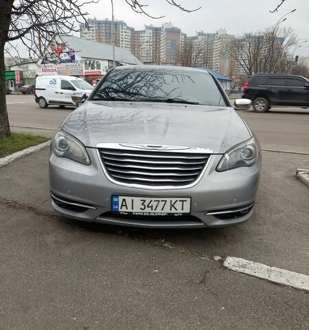 Серый Крайслер 200, объемом двигателя 3.61 л и пробегом 274 тыс. км за 6400 $, фото 1 на Automoto.ua