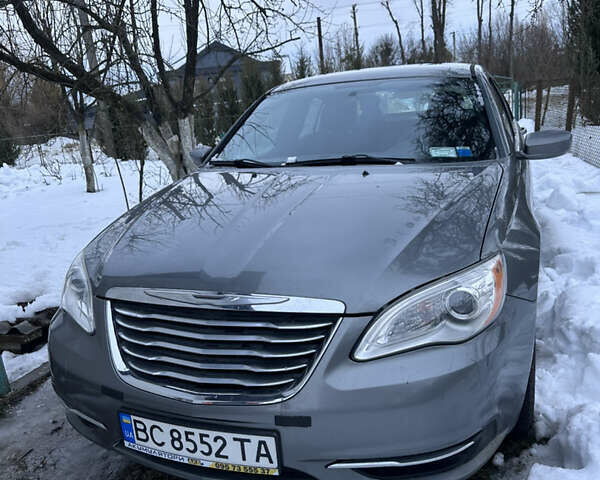 Серый Крайслер 200, объемом двигателя 2.36 л и пробегом 240 тыс. км за 7100 $, фото 1 на Automoto.ua