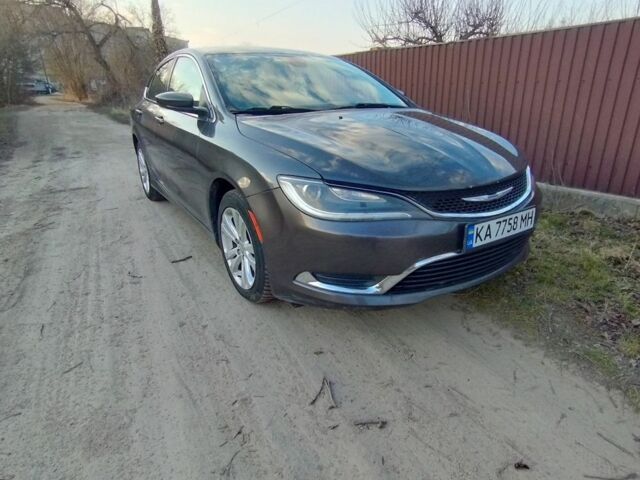 Сірий Крайслер 200, об'ємом двигуна 2.4 л та пробігом 325 тис. км за 6800 $, фото 1 на Automoto.ua