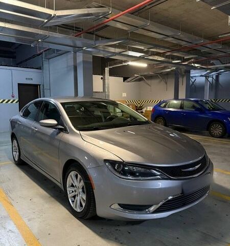 Серый Крайслер 200, объемом двигателя 2.36 л и пробегом 123 тыс. км за 9200 $, фото 1 на Automoto.ua