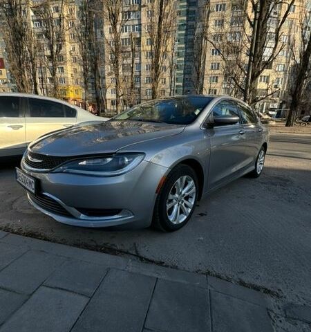 Серый Крайслер 200, объемом двигателя 2.36 л и пробегом 190 тыс. км за 9000 $, фото 1 на Automoto.ua