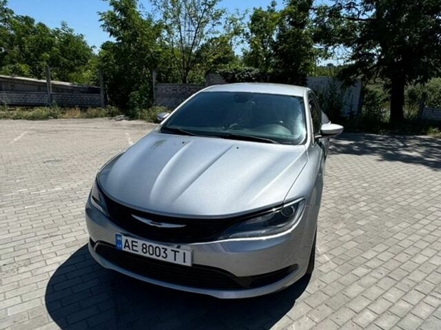 Серый Крайслер 200, объемом двигателя 2.36 л и пробегом 185 тыс. км за 8200 $, фото 1 на Automoto.ua