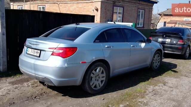 Серый Крайслер 200, объемом двигателя 2.4 л и пробегом 195 тыс. км за 6100 $, фото 1 на Automoto.ua