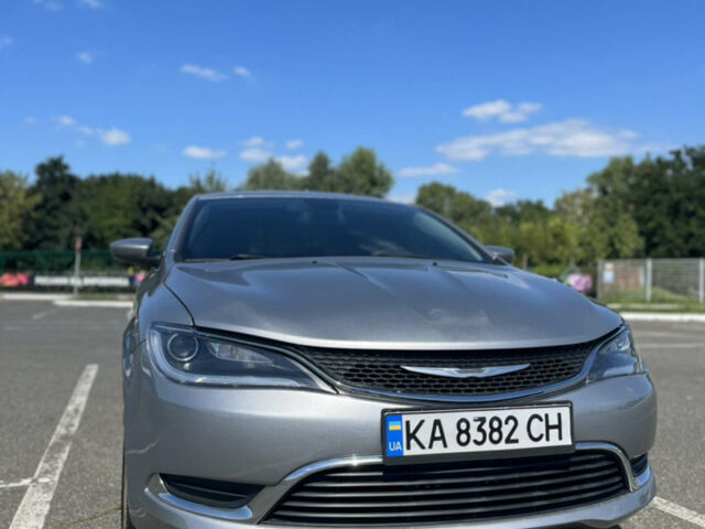 Серый Крайслер 200, объемом двигателя 2.36 л и пробегом 250 тыс. км за 7600 $, фото 1 на Automoto.ua