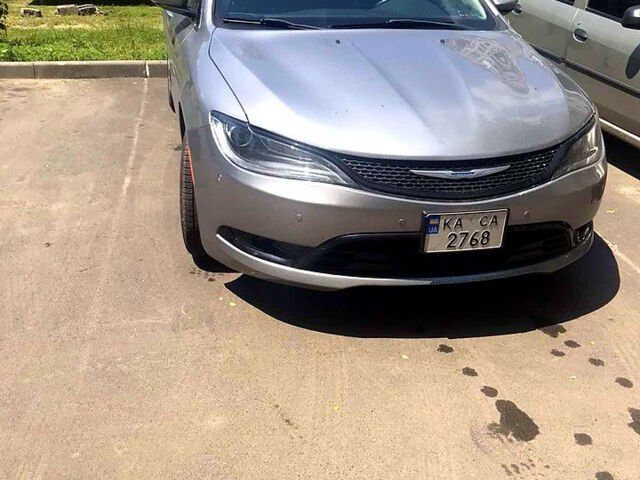 Серый Крайслер 200, объемом двигателя 2.4 л и пробегом 210 тыс. км за 10400 $, фото 1 на Automoto.ua