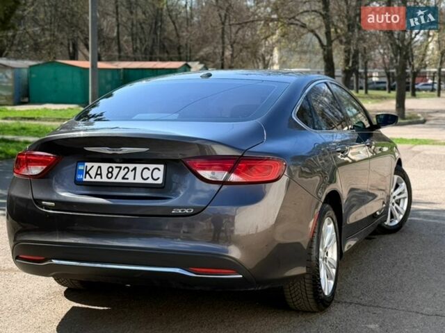 Серый Крайслер 200, объемом двигателя 2.4 л и пробегом 200 тыс. км за 7800 $, фото 1 на Automoto.ua