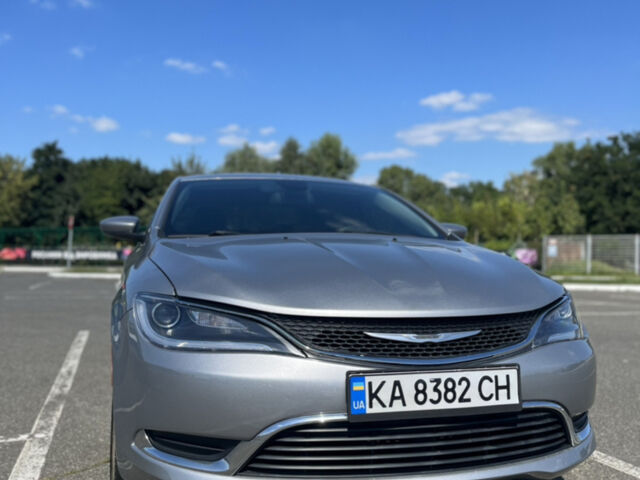 Сірий Крайслер 200, об'ємом двигуна 2.36 л та пробігом 250 тис. км за 7600 $, фото 1 на Automoto.ua
