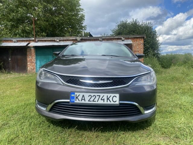 Серый Крайслер 200, объемом двигателя 2.4 л и пробегом 245 тыс. км за 10800 $, фото 1 на Automoto.ua