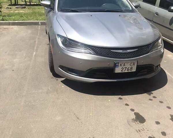 Серый Крайслер 200, объемом двигателя 2.36 л и пробегом 210 тыс. км за 10400 $, фото 1 на Automoto.ua