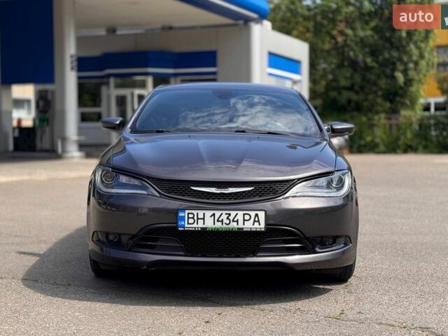 Серый Крайслер 200, объемом двигателя 2.36 л и пробегом 172 тыс. км за 9000 $, фото 1 на Automoto.ua