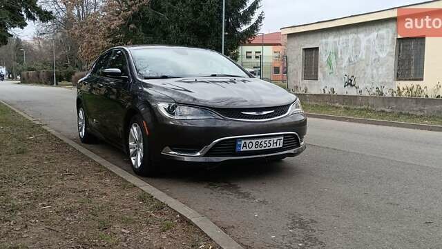 Серый Крайслер 200, объемом двигателя 2.36 л и пробегом 160 тыс. км за 11000 $, фото 1 на Automoto.ua