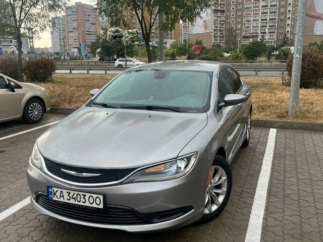 Сірий Крайслер 200, об'ємом двигуна 2.36 л та пробігом 176 тис. км за 10000 $, фото 1 на Automoto.ua