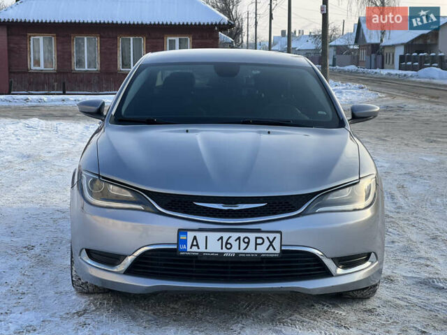 Серый Крайслер 200, объемом двигателя 2.36 л и пробегом 267 тыс. км за 8000 $, фото 1 на Automoto.ua